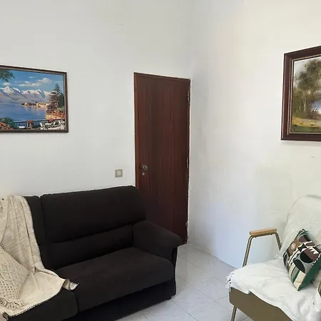 בית נופש Pina House פרה