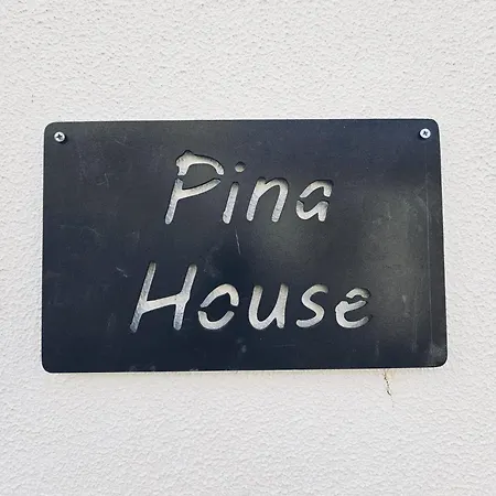 Pina House Casa de Férias *