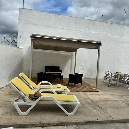 Semesterbostad Pina House *